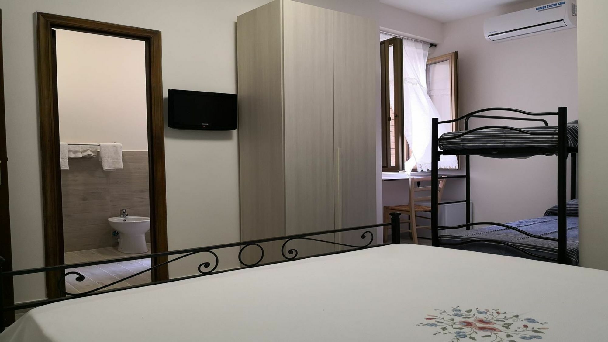 Fenesta Vascia Bed and Breakfast Νάπολη Εξωτερικό φωτογραφία